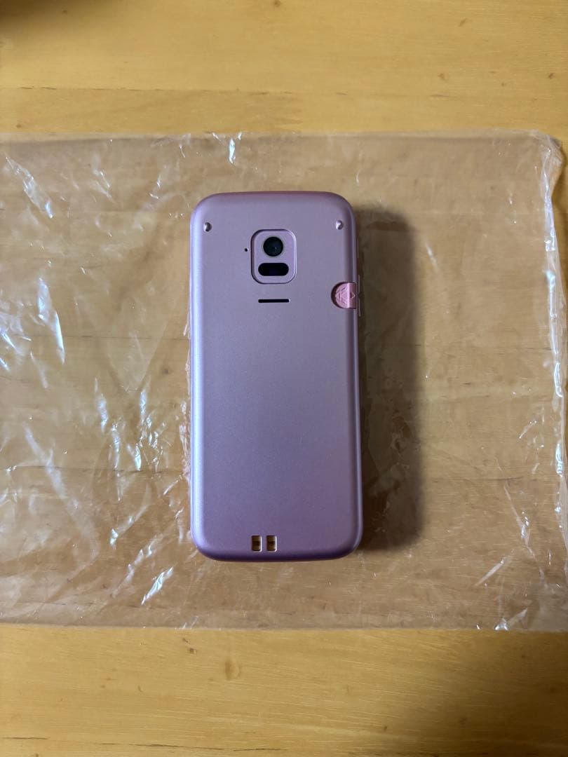 docomo ピンク 携帯電話 本体 充電器付き　らくらくホン　F-01M