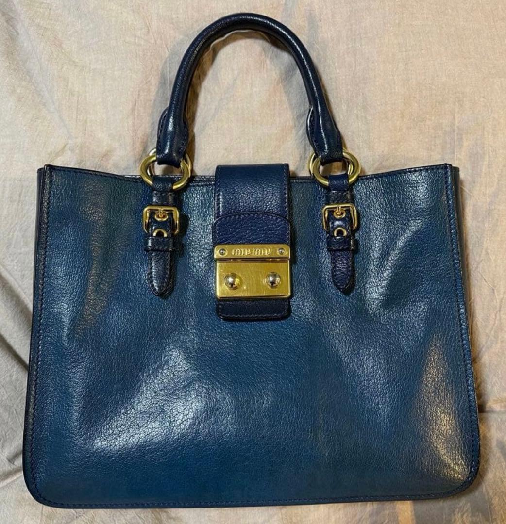 ミュウミュウ　バッグ　青色