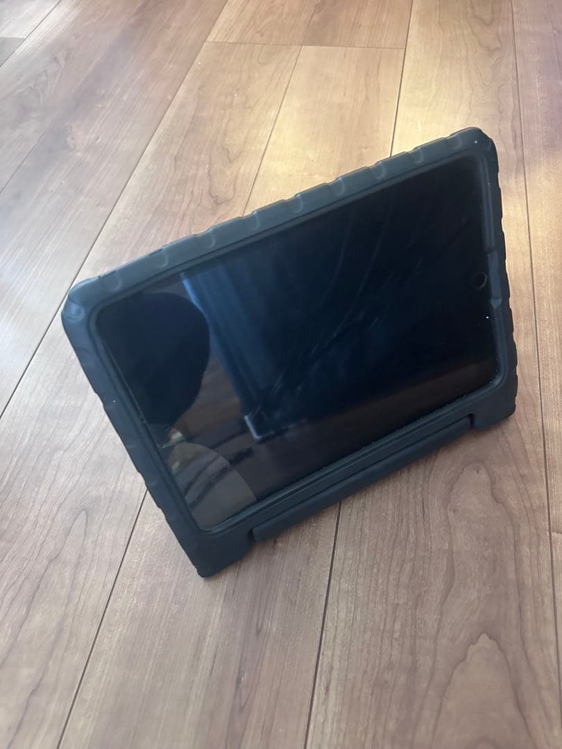 Apple iPad第9世代 本体 スタンド付きケース付き