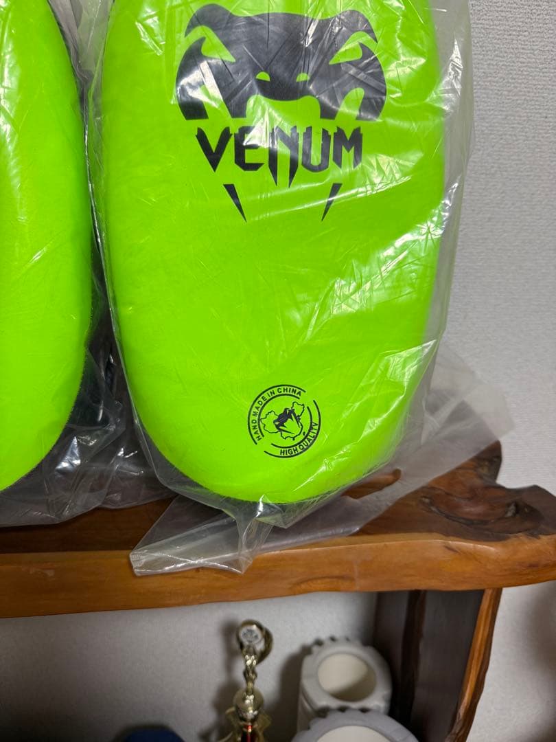 【新品未開封】VENUM キックミットライトグリーン【ガチ連蹴りいけます】