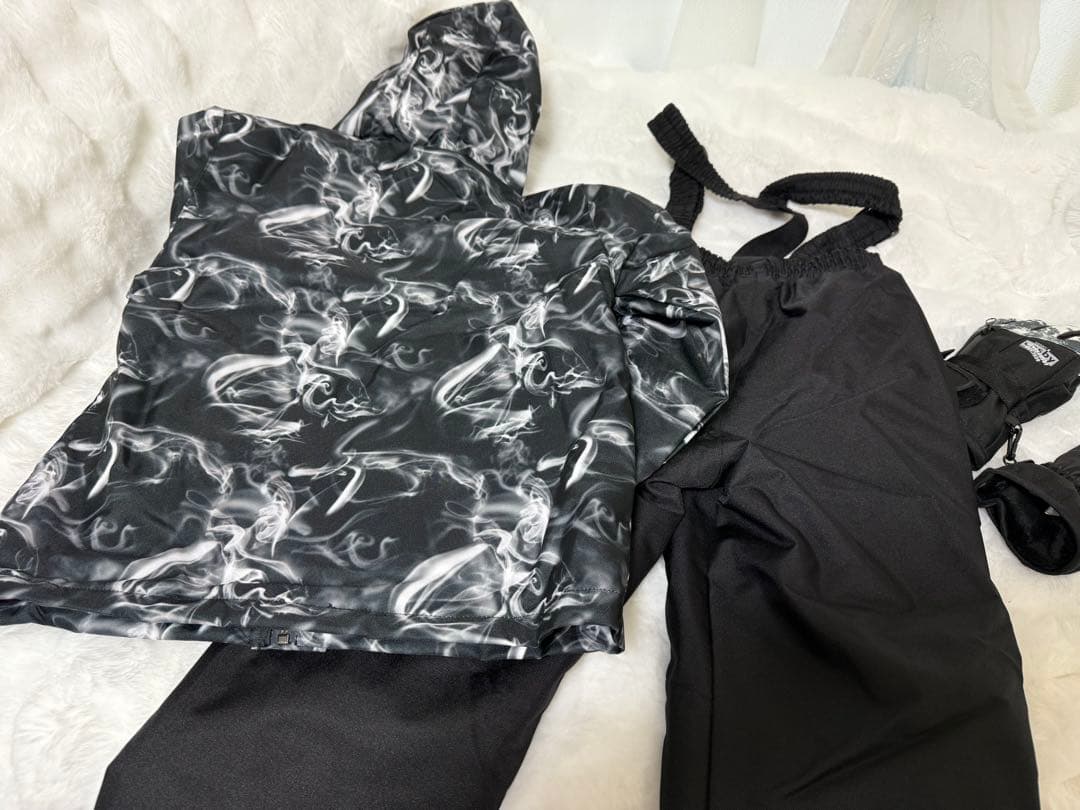 子ども用スノボスキーウェア130、手袋、the northfaceニット帽セット