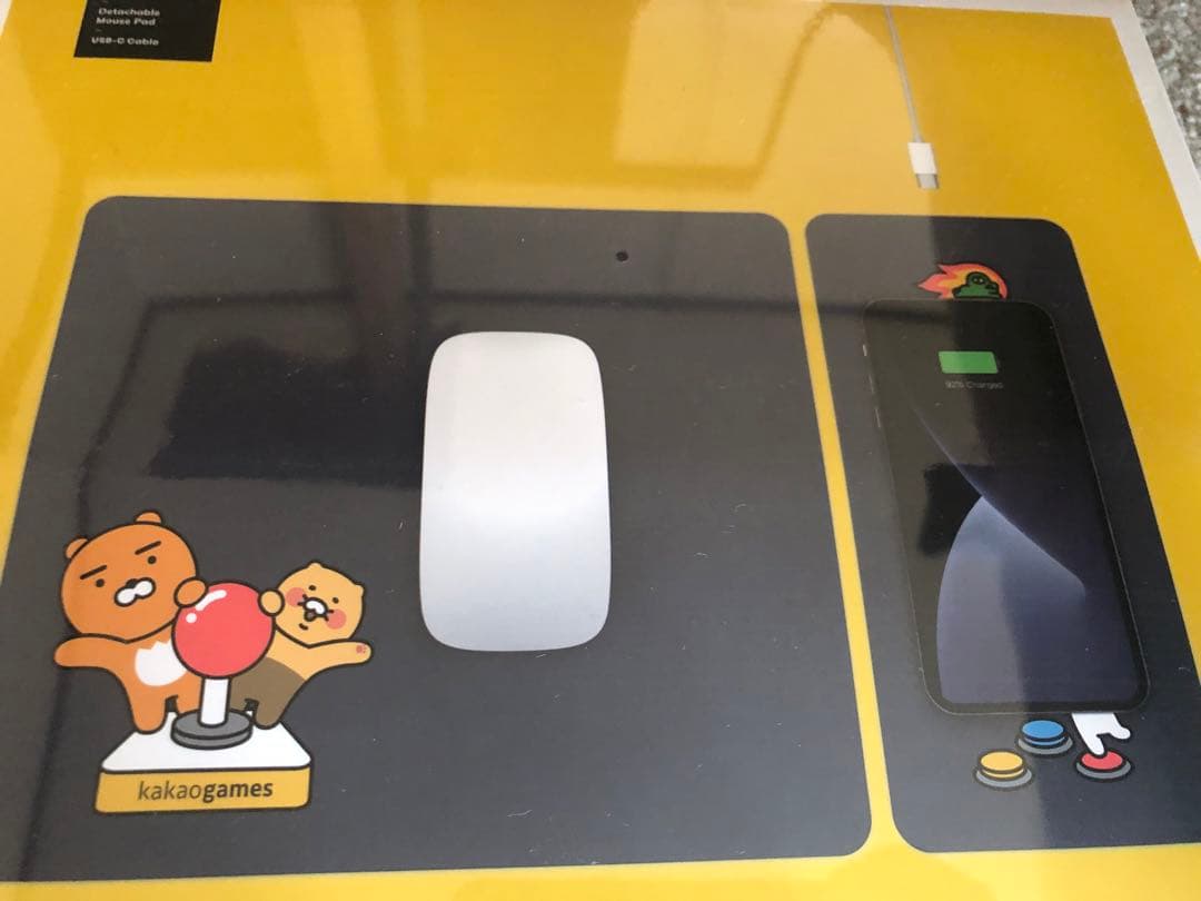 カカオフレンズ　高速ワイヤレスデスクマット充電器