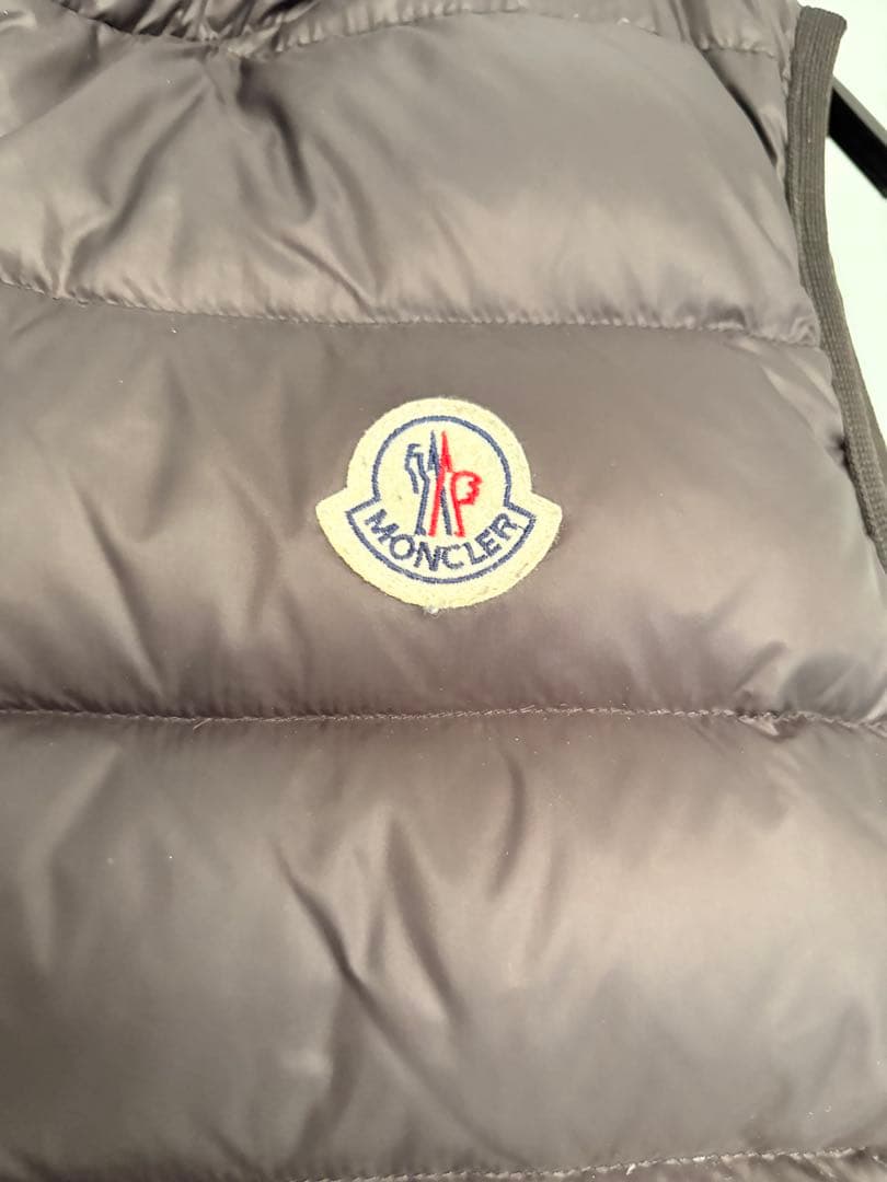モンクレール ダウンベスト ブラック フード付き