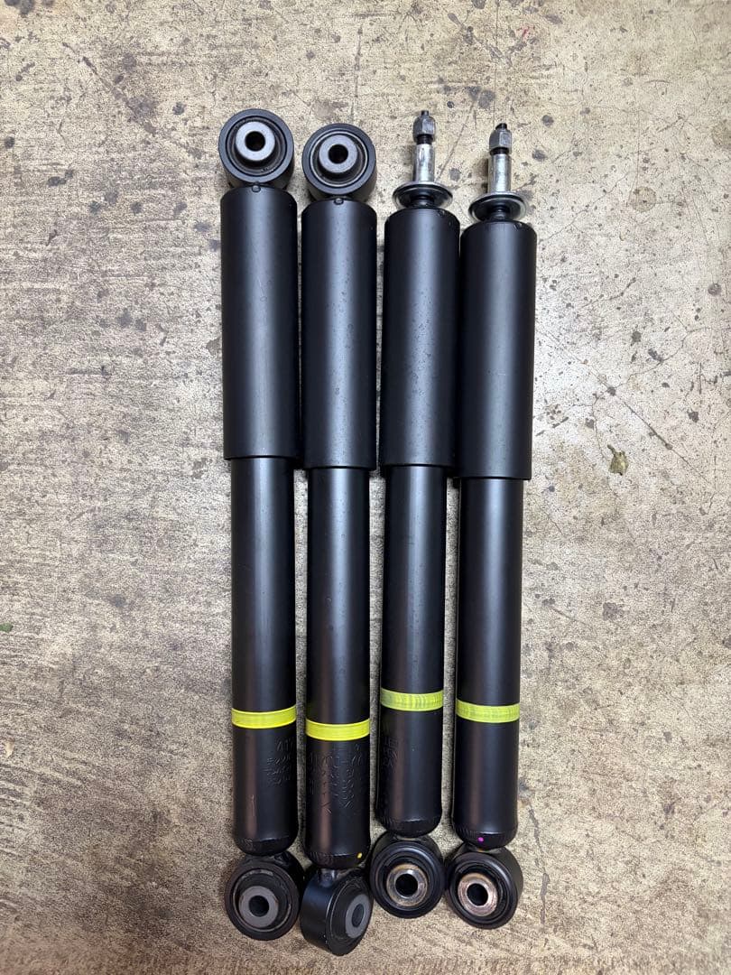 新車外し　ジムニー jb64ショックアブソーバー 4本セット