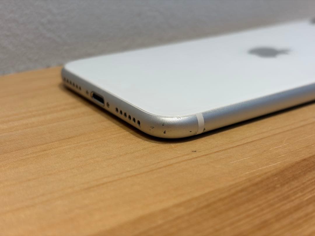 Apple iPhone SE (第2世代) 64GB ホワイト