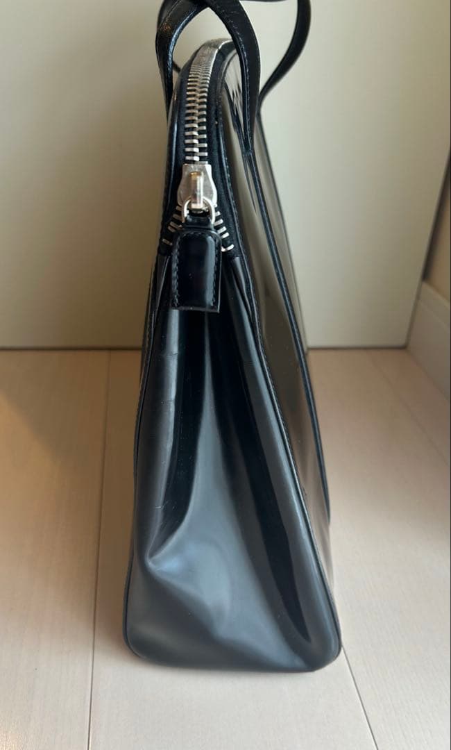 PRADA プラダ パテントレザー トートバッグ ハンドバッグ ロゴ型押し 黒