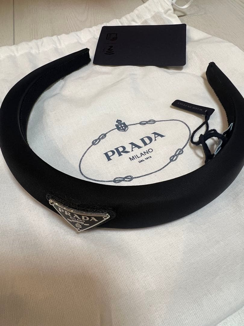 PRADA プラダ ナイロン カチューシャ ロゴプレート