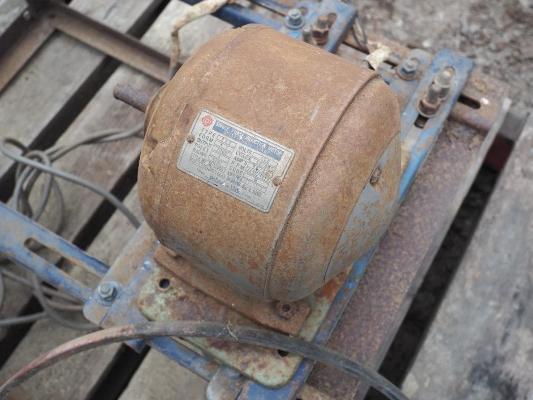 台座付き　製粉機　非食品にお使い下さい　20年もの