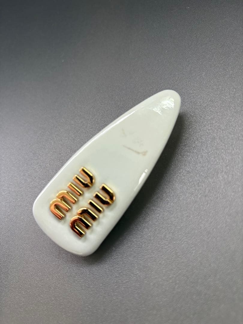 【完売品】miu miu ✨logo barrette✨<No.815>