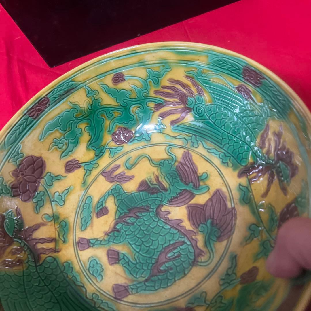 大明年製在銘　中国三彩竜紋鉢