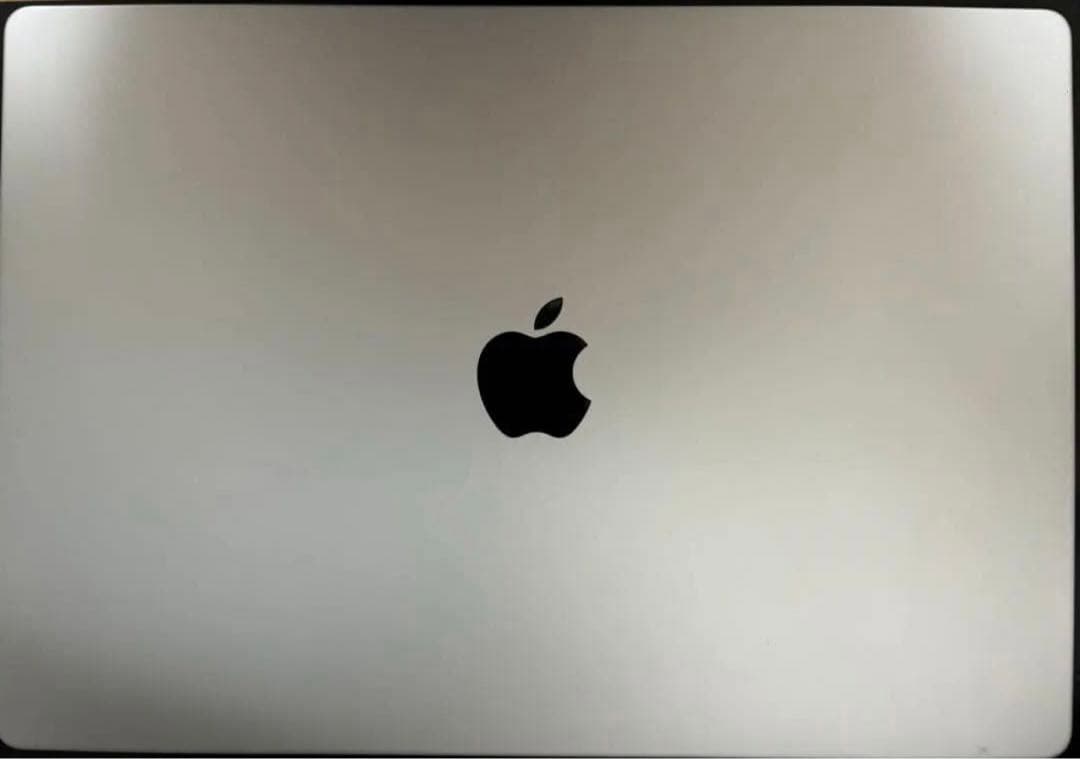 MacBookPro M3Pro の16インチ　 スタンド付