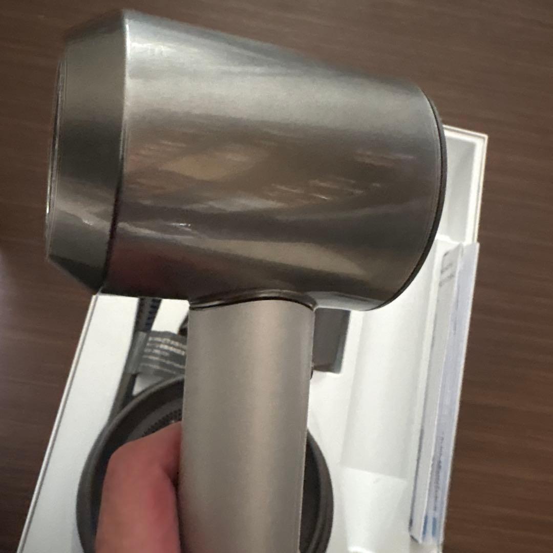 Dyson Supersonic ヘアドライヤー　プロ専用機器