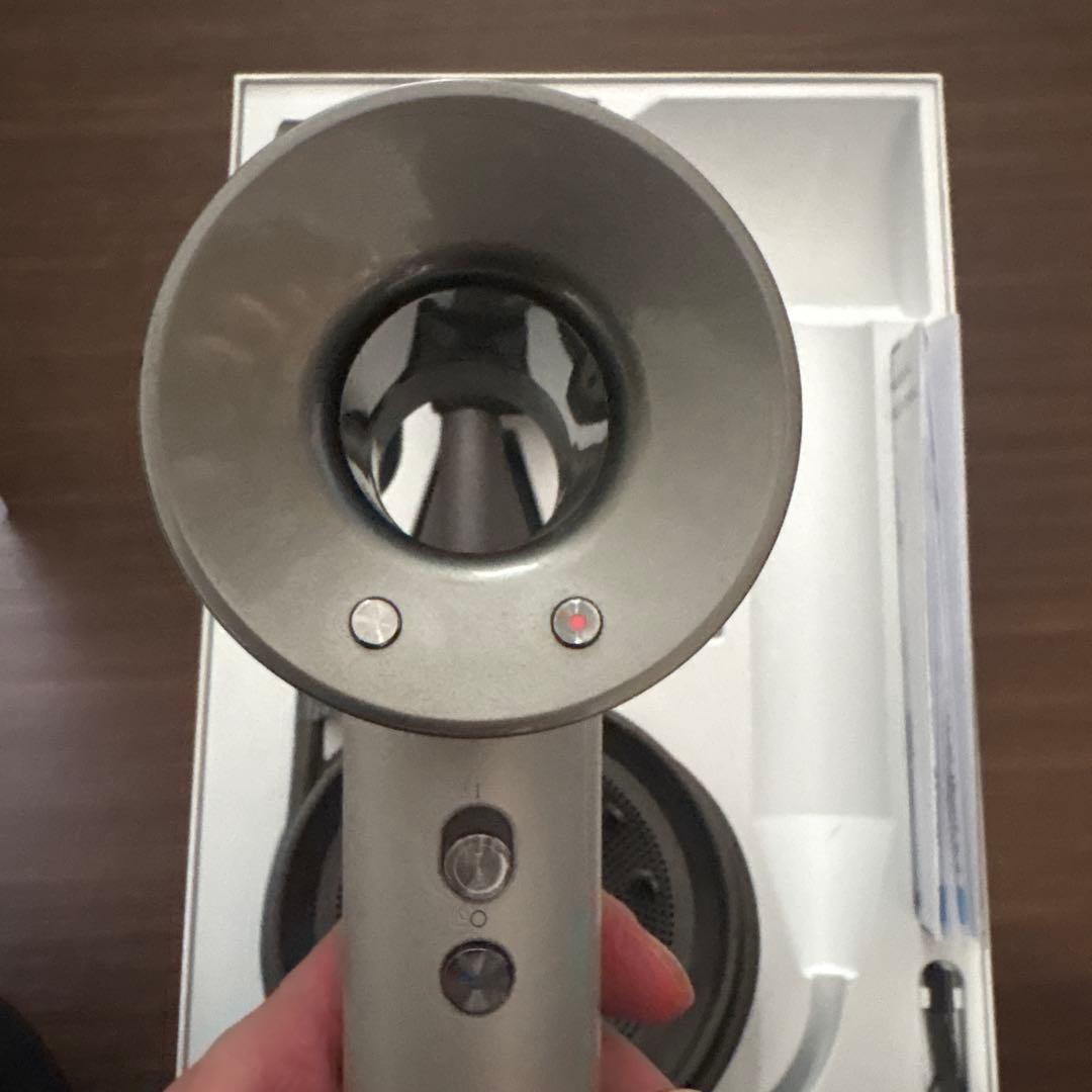 Dyson Supersonic ヘアドライヤー　プロ専用機器