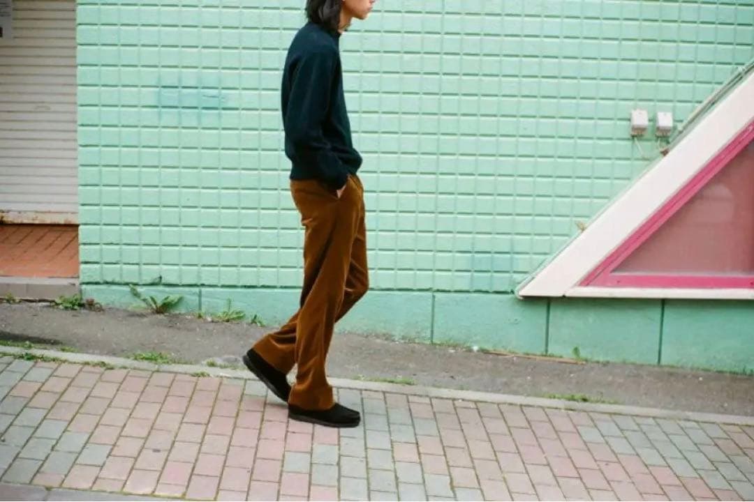 comoli コーデュロイ　ワンタック　スラックス　3