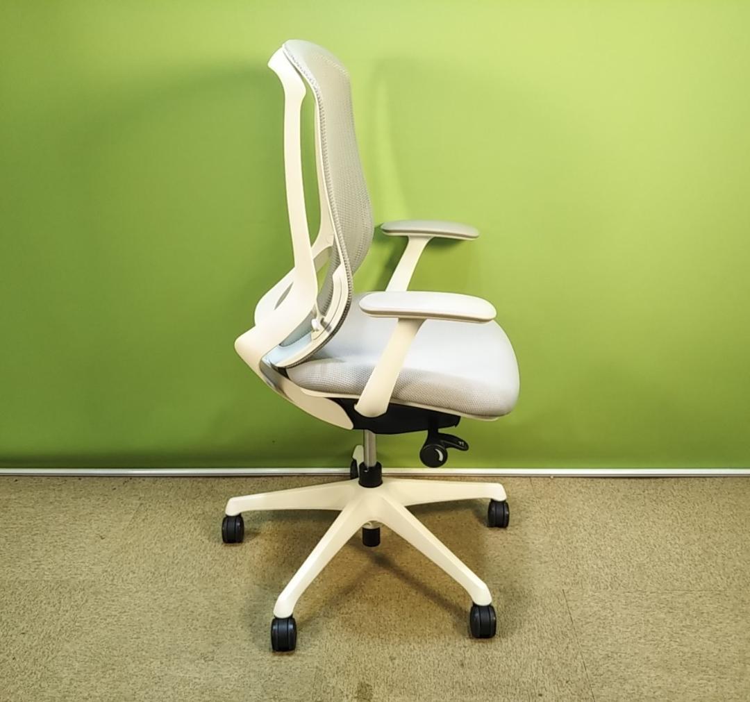 bm　オカムラ　シルフィーチェア　前傾機能　ハイバック　メッシュタイプ　中古