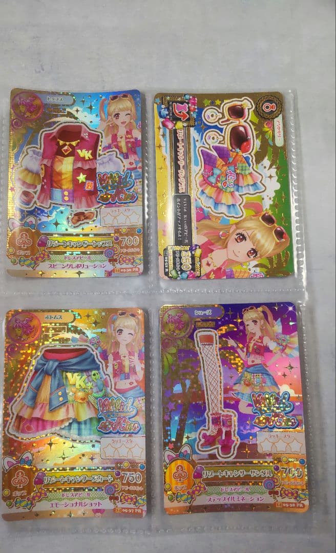 アイカツカード 4枚セット ホログラム加工 夏樹みくる