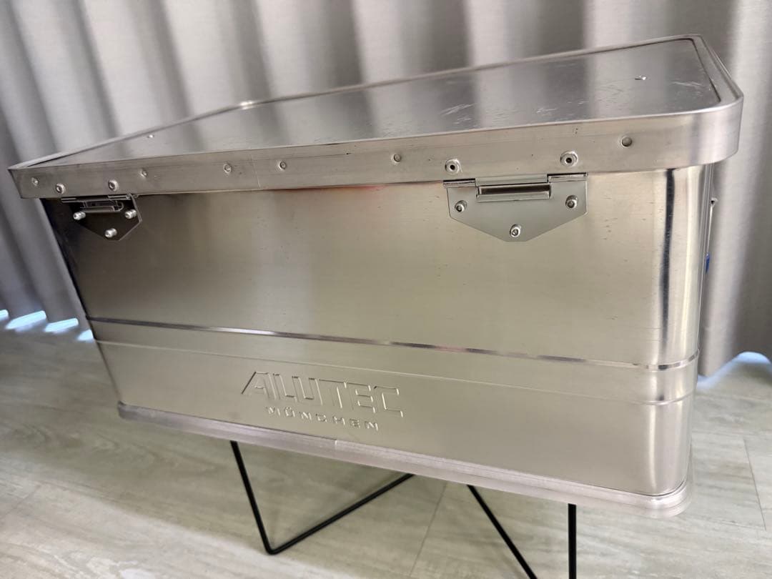 【黒スタンド付　中仕分け】アルテックアルミコンテナ 48L ユニバーサルスタンド