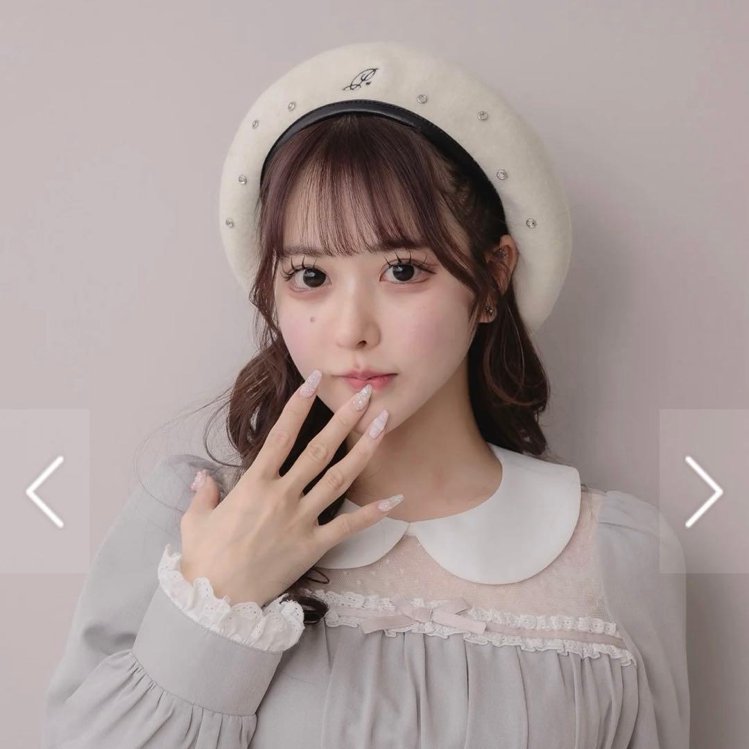 piumロゴビジュースタッズベレー ベレー帽 ホワイト