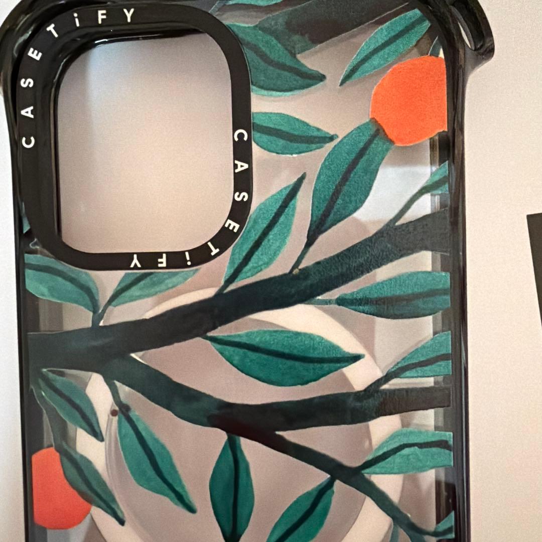 CASETiFY iPhone17用ハードケース 葉とオレンジ