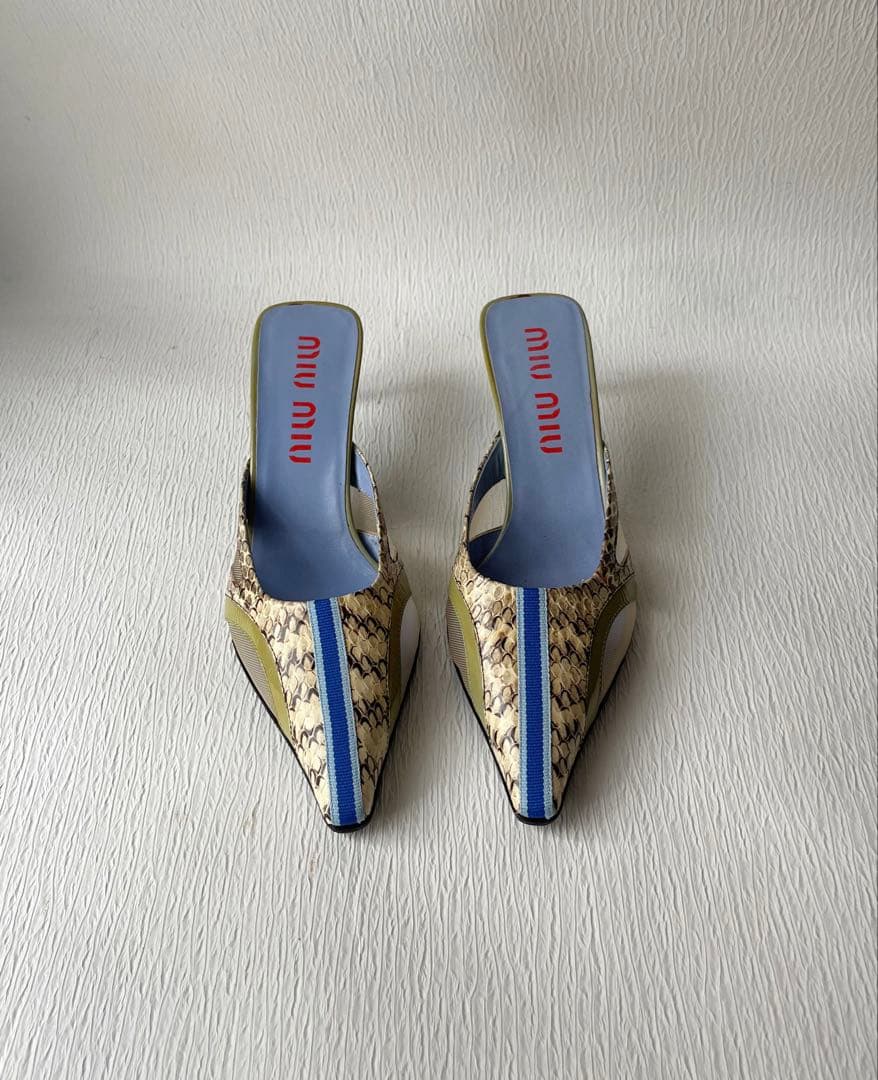 激レア 美品miu miu ポインテッドトゥ 異素材 蛇革 ミュール サンダル