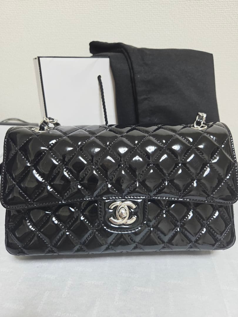 美品✨ エナメルレザー ショルダーバッグ ✨ブラック