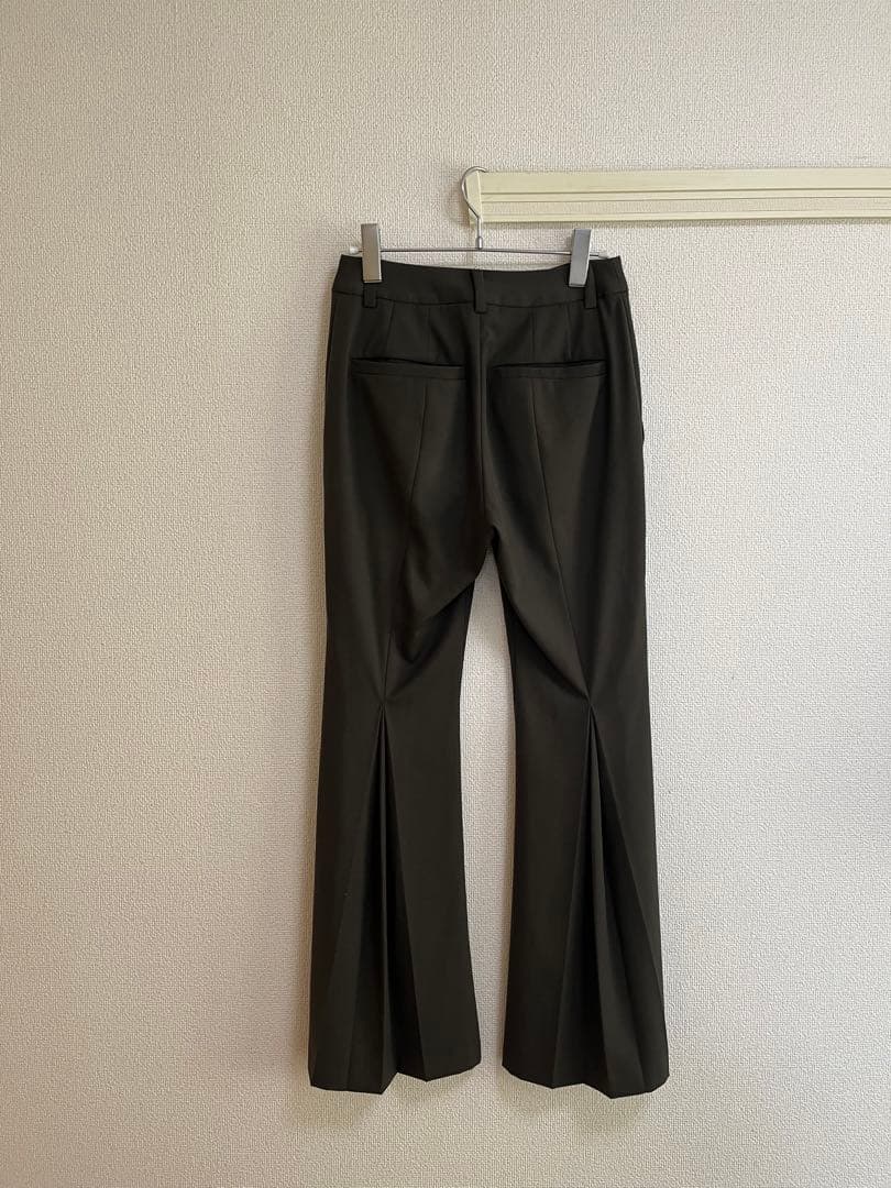 8chiさま専用　CLANE　BACK PLEATS FLARE PANTS