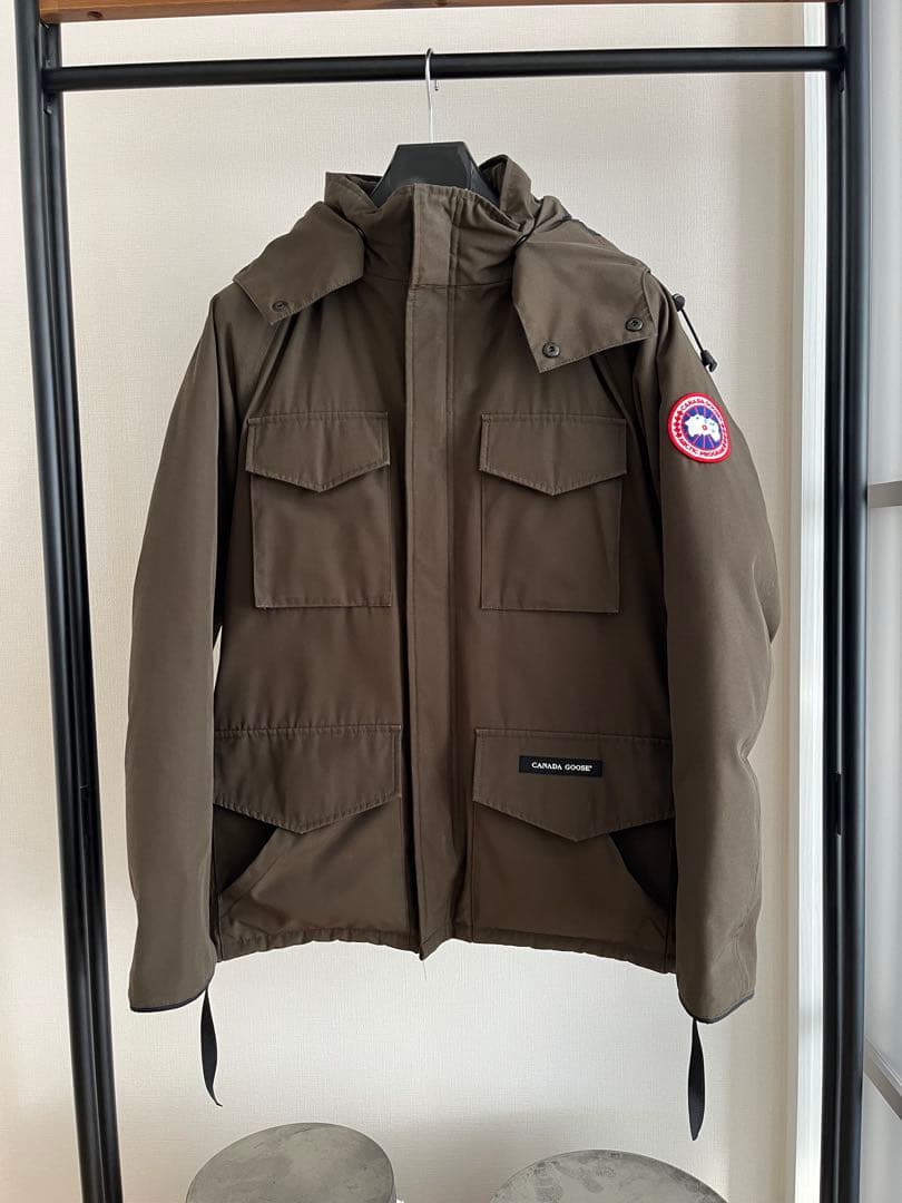   カムループス ダウンジャケット　フード付き