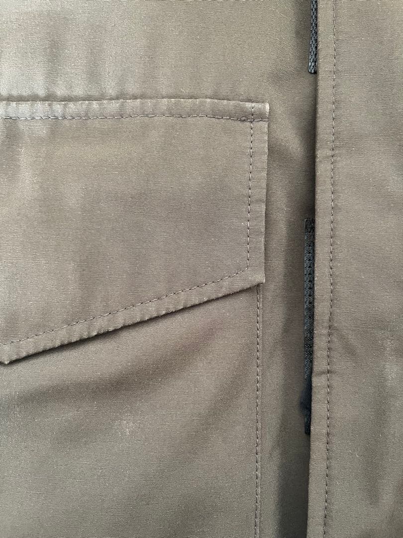   カムループス ダウンジャケット　フード付き