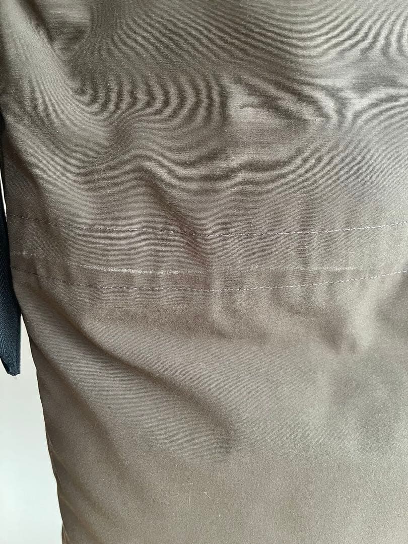   カムループス ダウンジャケット　フード付き