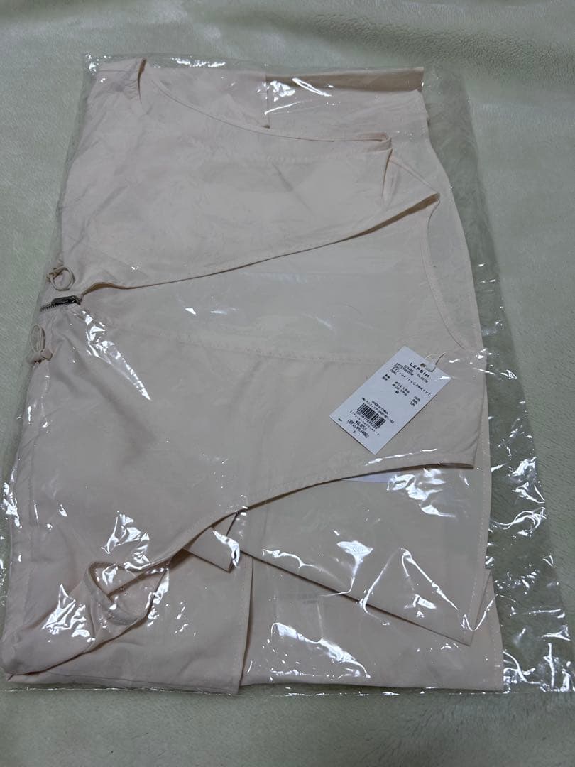 新品未開封！ LEPSIM ギャザー2WAYベスト アイボリー ゆきは企画