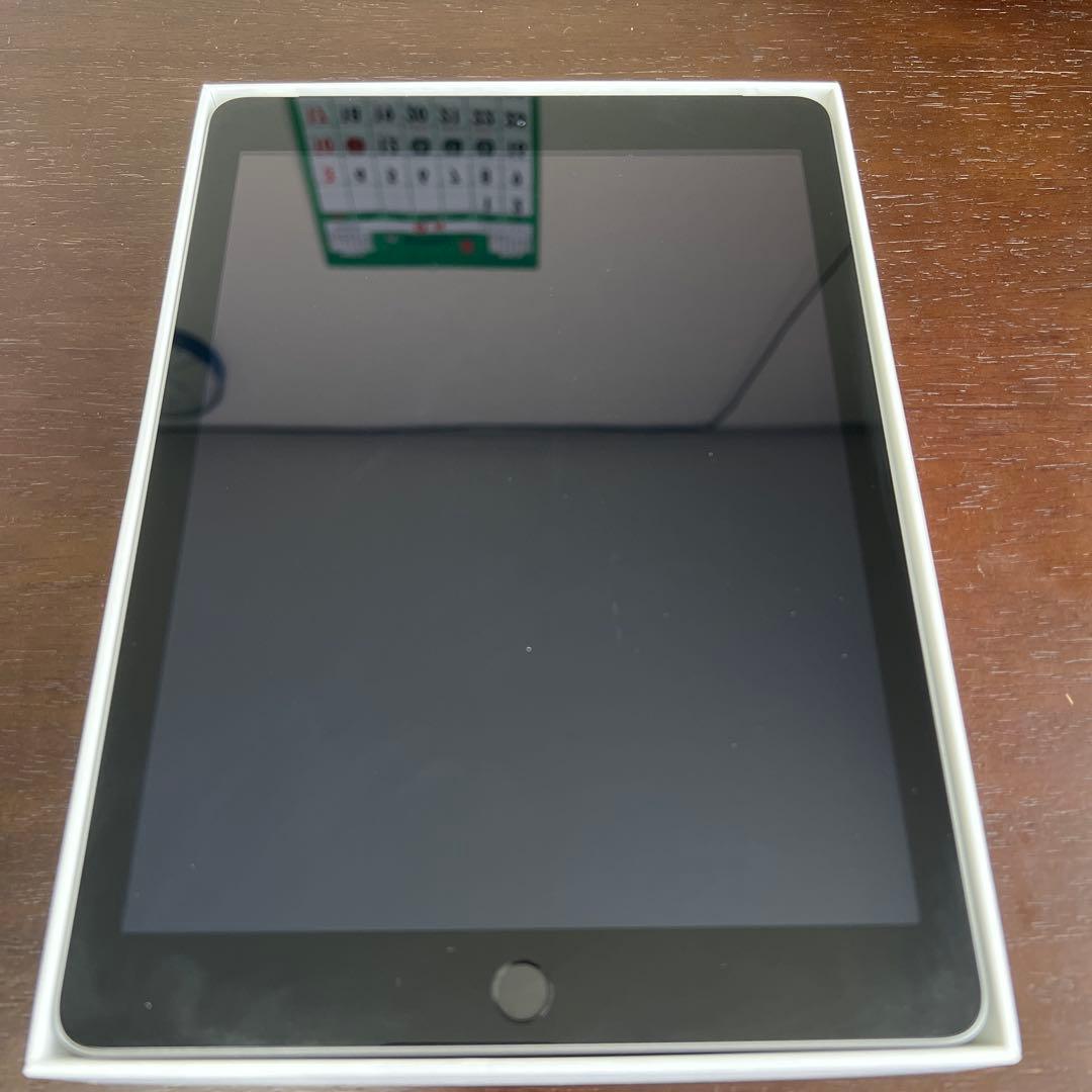 Apple iPad 第5世代　32GB　シルバー 本体