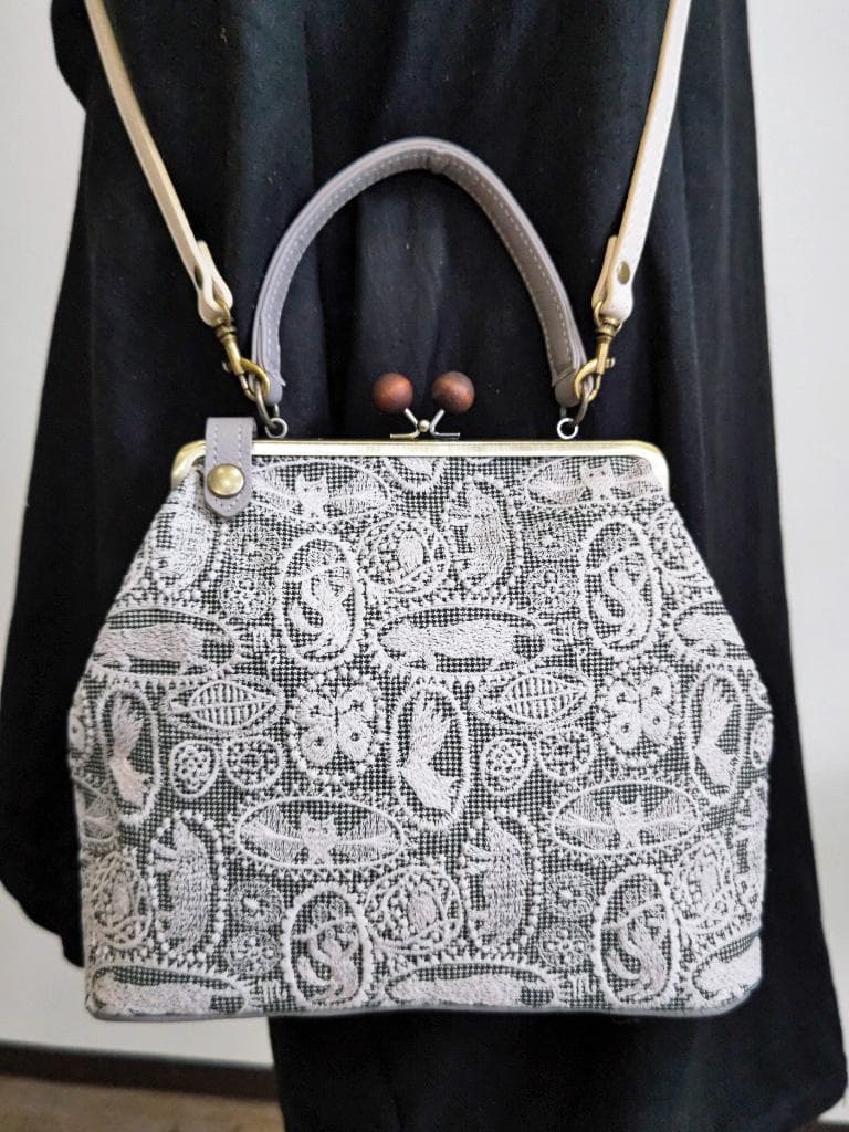 【 pakuyume様】ミナペルホネン/ジャングルレリーフ　ベージュ/牛革グ木玉