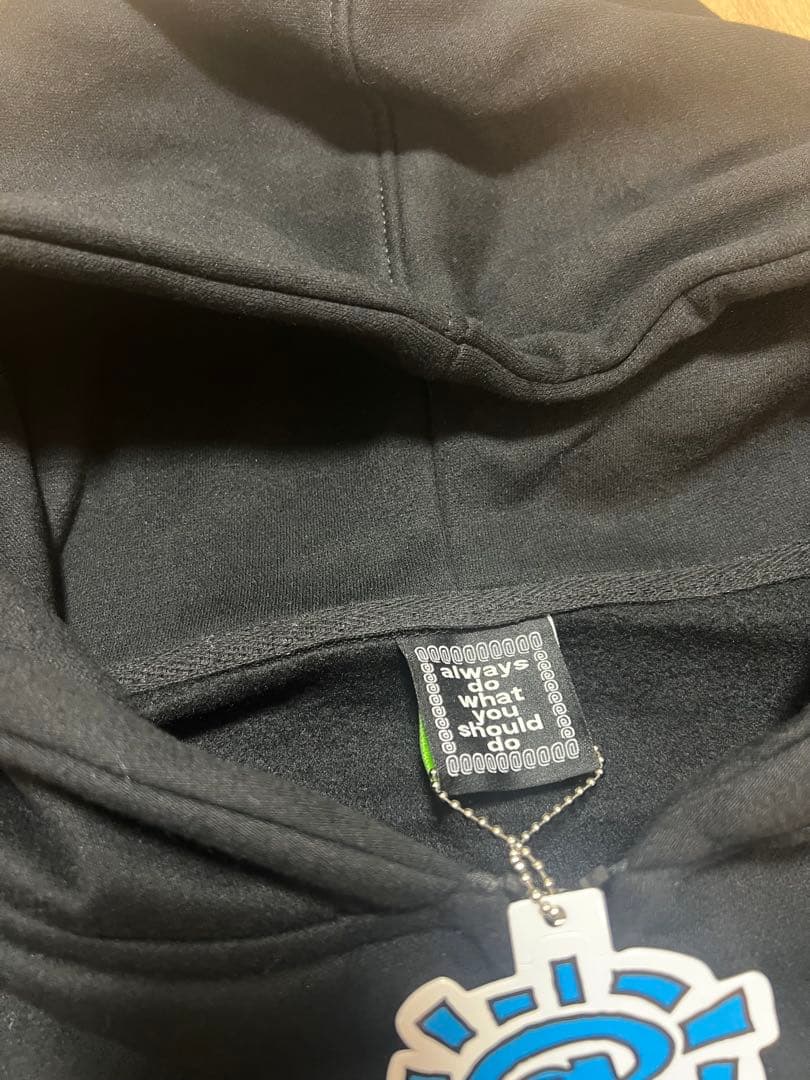刺繍 Always Do What Youブラックパーカー 新品M
