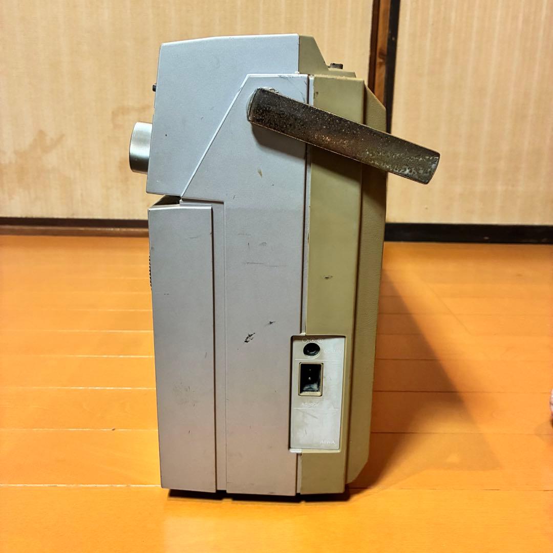 【10月1日までの出品】 Aiwa J77 ラジカセ シルバー ジャンク扱い