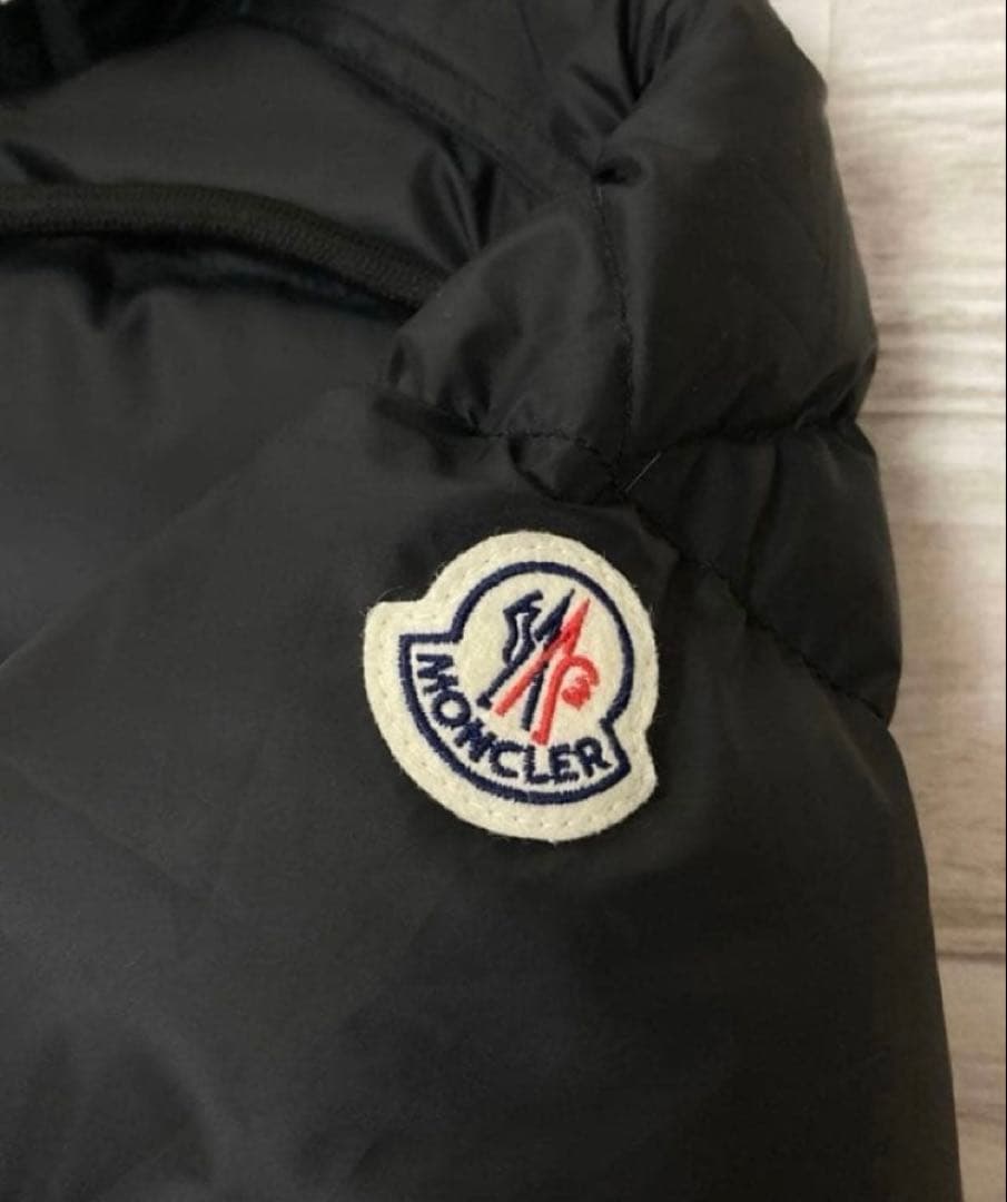 1点のみ【新品本物】サイズ4 モンクレール cardere ブラック カーデーレ