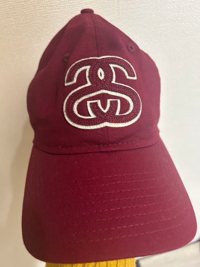 ニューエラ　ステューシーコラボ　キャップ　バーガンディ　ボルドー