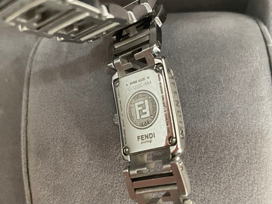 FENDI シルバー スクエア腕時計