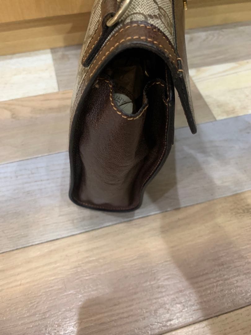 GUCCI GGキャンバス フラップクラッチバッグ