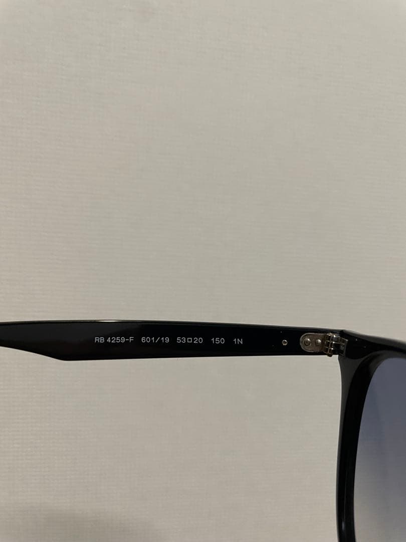 Ray-Ban サングラス　RB4259F 601/19 53-20