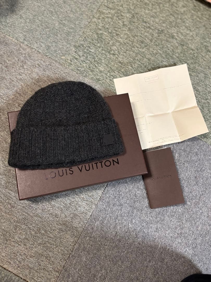 LOUIS VUITTON ダークグレー ニットビーニー