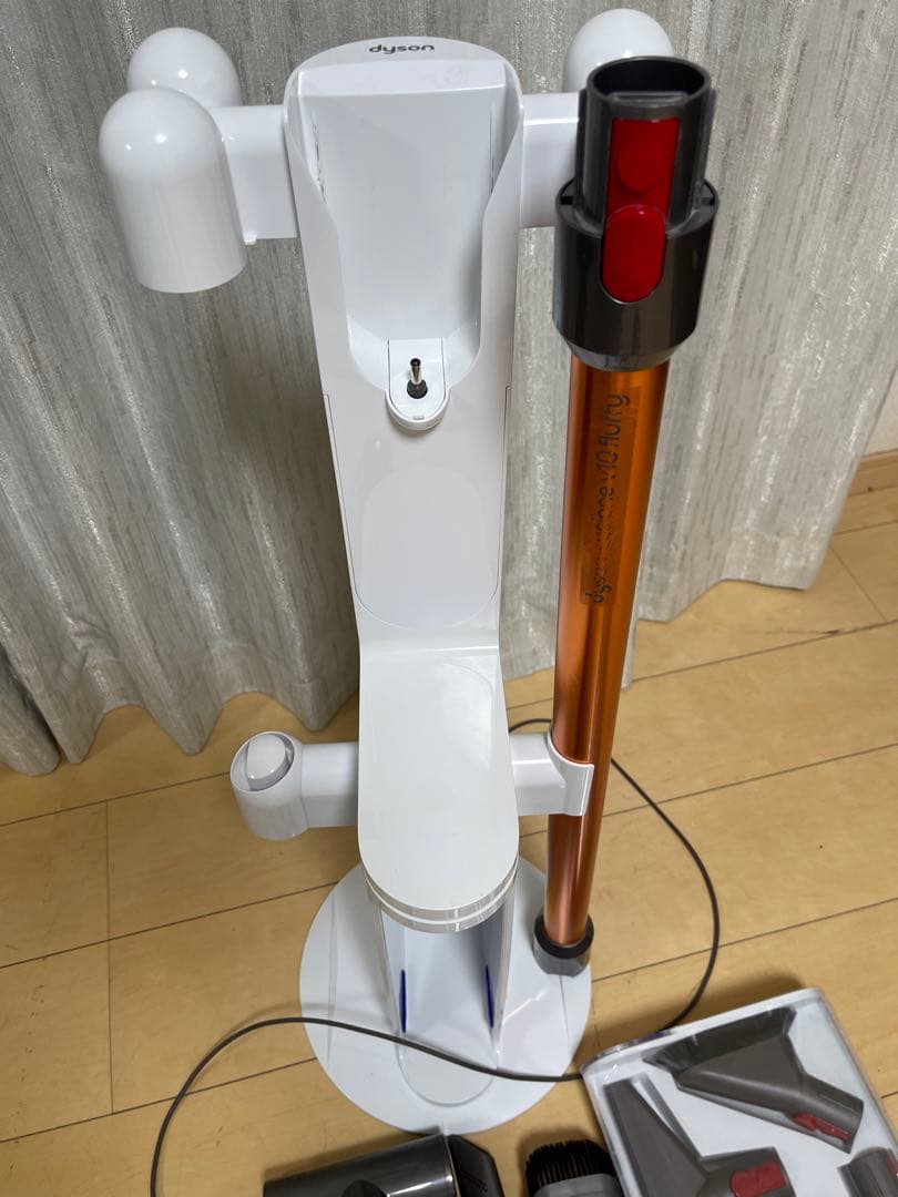 【美品】dyson V10 SV12　純正フロアドック付　エコーモード69分