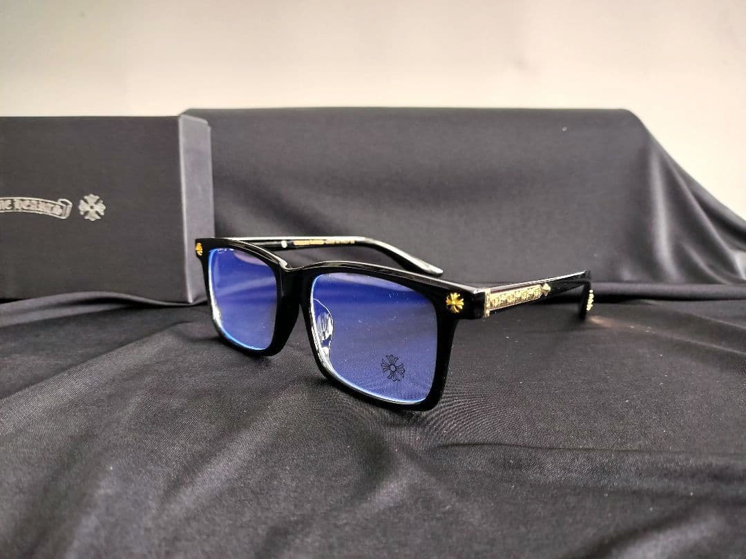 ゴールド装飾付きブラックフレーム　サングラス　伊達メガネ　クロム好きに！