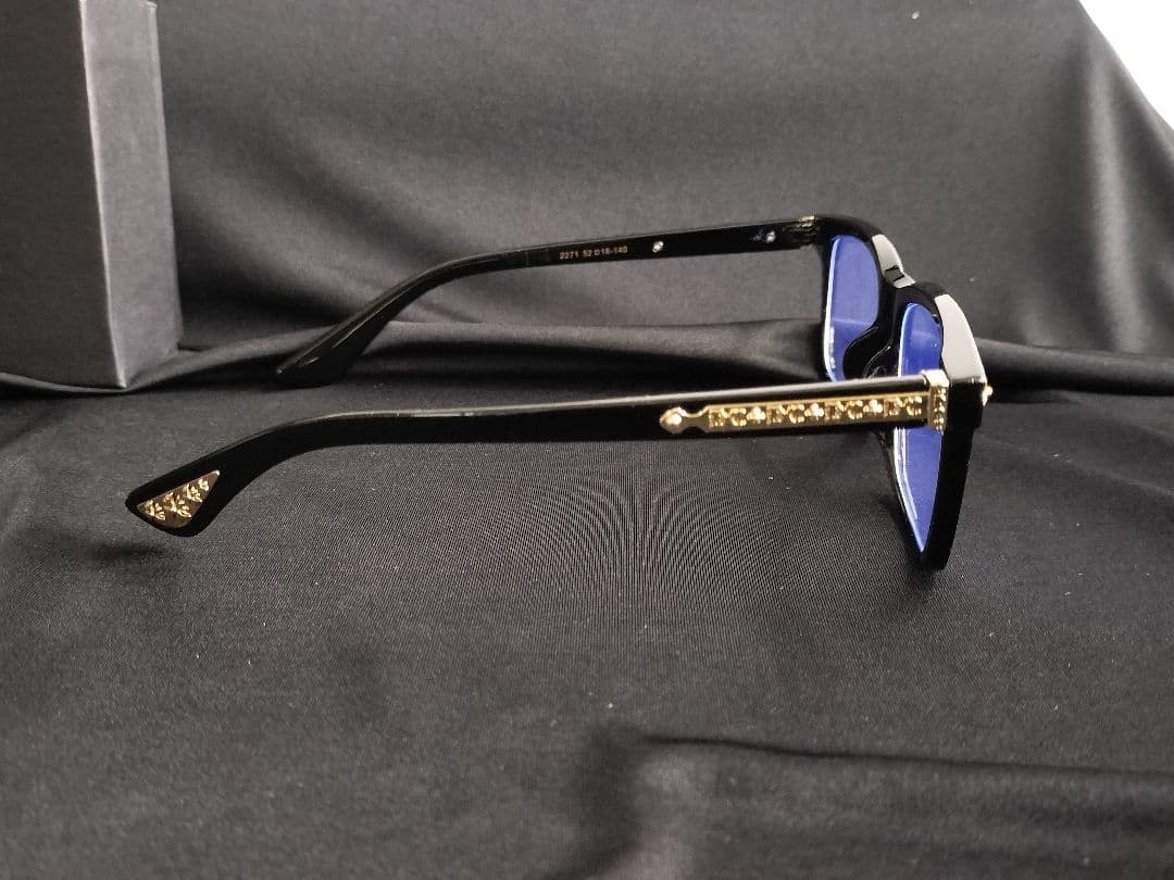 ゴールド装飾付きブラックフレーム　サングラス　伊達メガネ　クロム好きに！