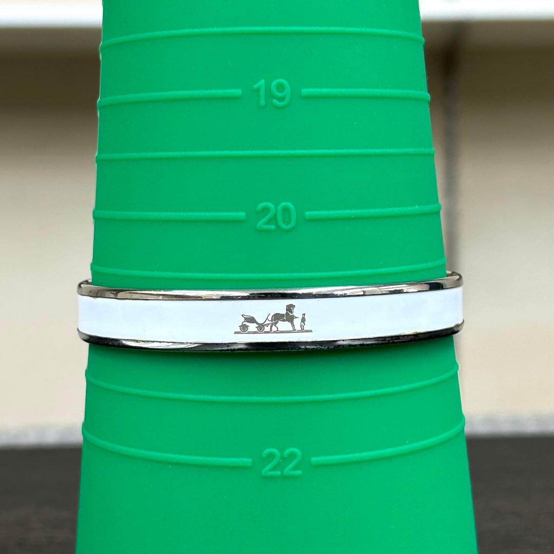 エルメス　バングル　エマイユ　白色系×シルバー色系　ブレスレット　馬車モチーフ