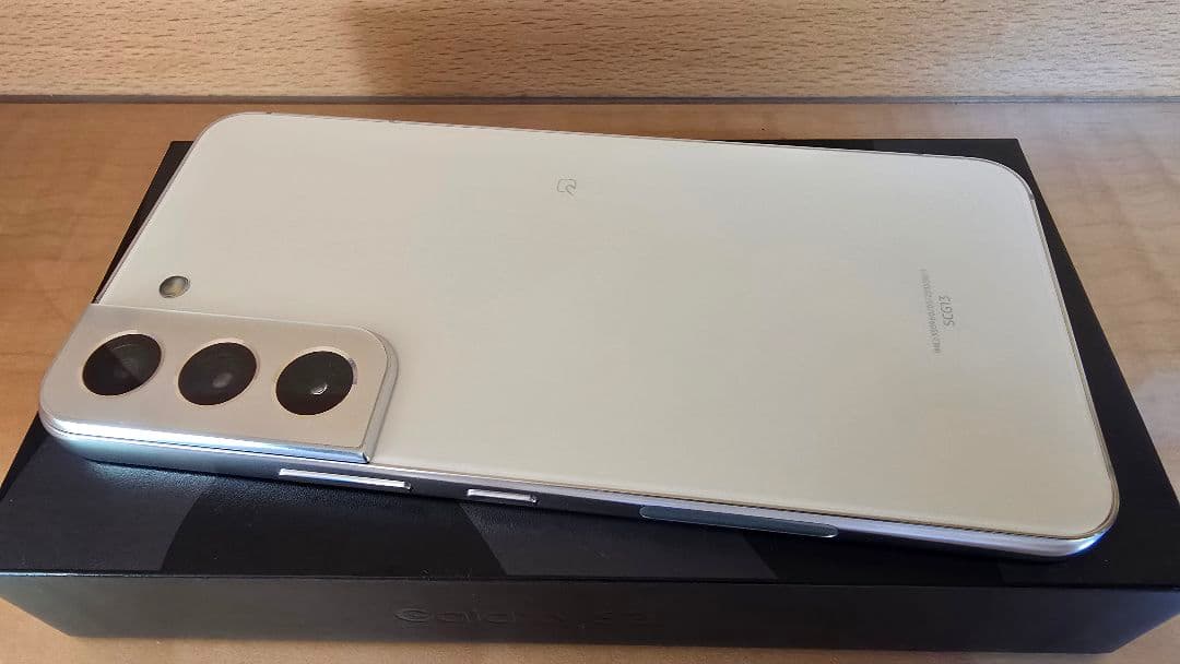 Samsung Galaxy S22 本体 ファントムホワイト