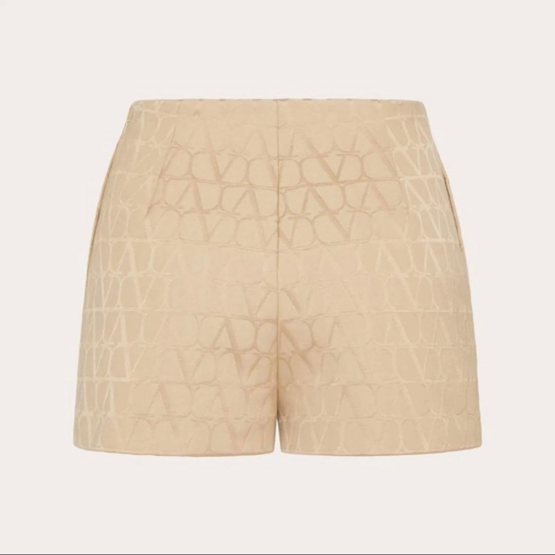 【大幅値下げ中】VALENTINO ベージュ ショートパンツ