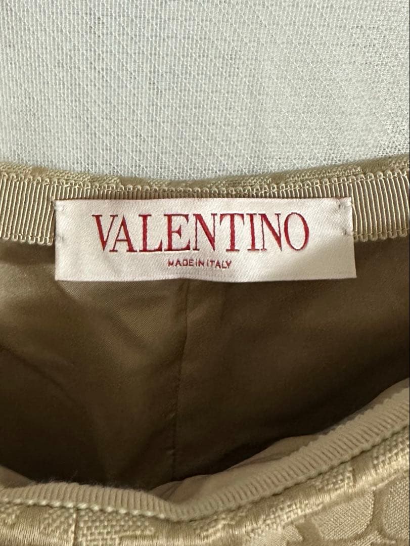 【大幅値下げ中】VALENTINO ベージュ ショートパンツ