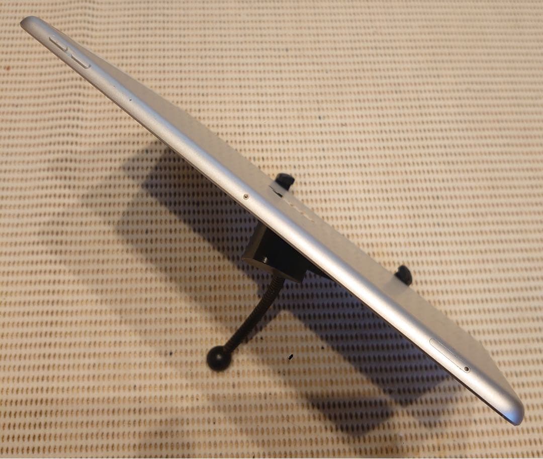 完動品SIMフリー液晶無傷iPad第7世代(A2198)本体32GB YMDFV