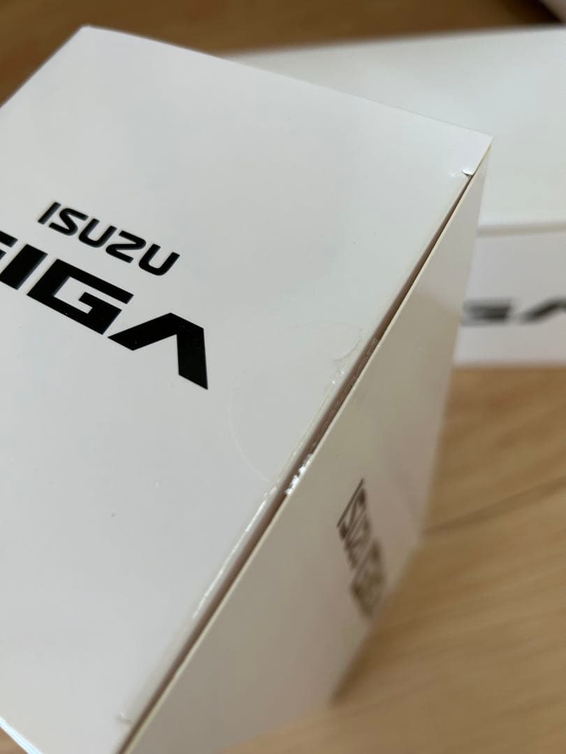 値下げ！ ISUZU GIGA 1/43スケール ミニカー ホワイト