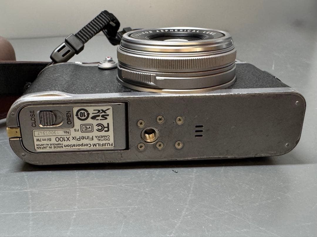 デジタルカメラ FUJIFILM Fine Pix X100